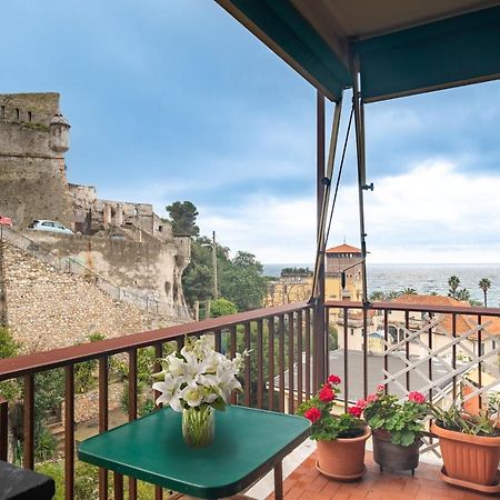 Rivierarent Moma 100 Metri Dal Mare Apartman Finale Ligure Kültér fotó