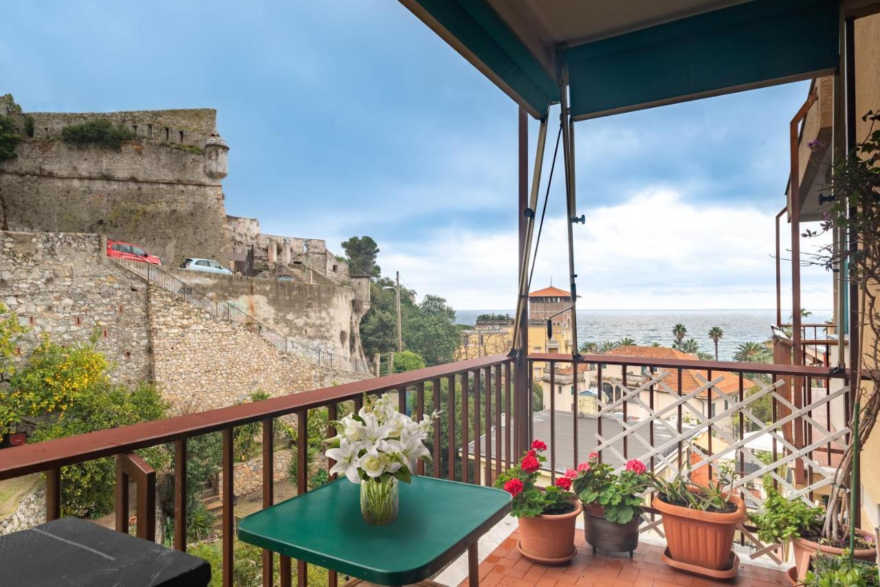 Rivierarent Moma 100 Metri Dal Mare Apartman Finale Ligure Kültér fotó